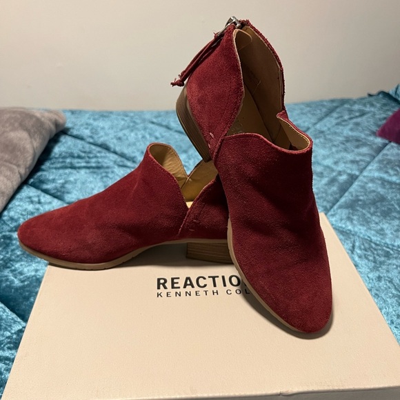 KENNETH COLE REACTION women suede ankle boots/burgundy size 6 - Picture 1 of 11